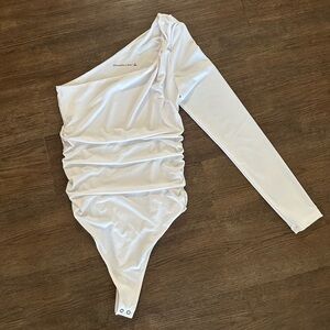 White One-Shoulder Abercrombie Bodysuit Size: Small